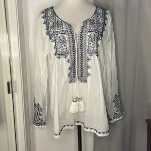 Max Studio White with navy blue embroidery loose fitting tunic! Size L